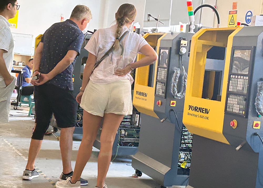 育菁桌面型数控机床