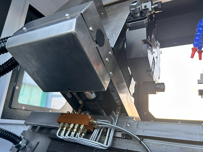 小型车铣复合机