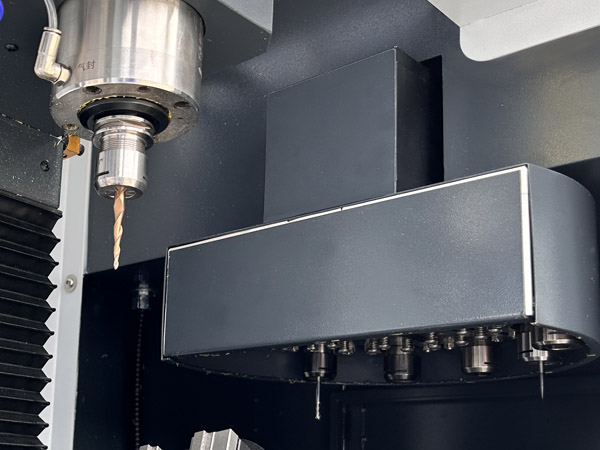 VMC230小型五轴加工中心刀库