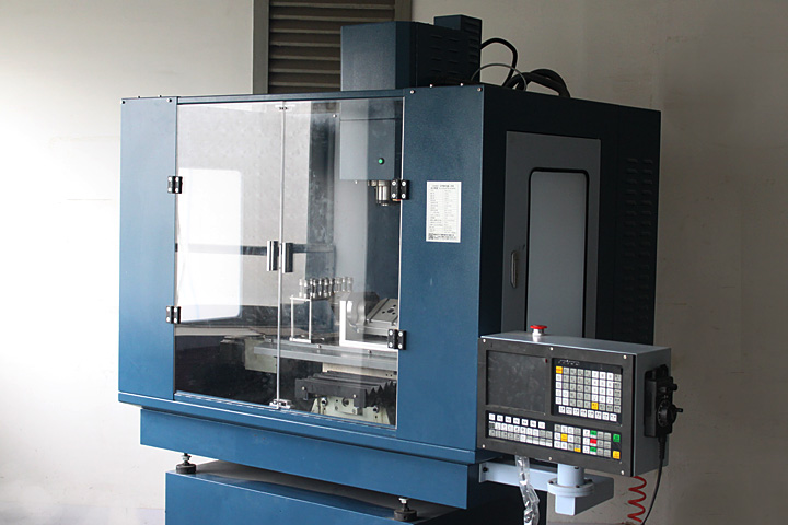 VMC300小型五轴加工中心